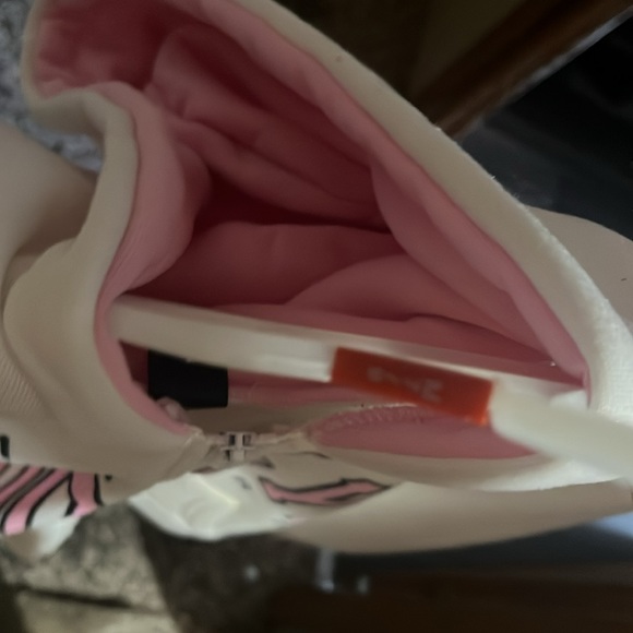 Size small - Picture 3 of 4